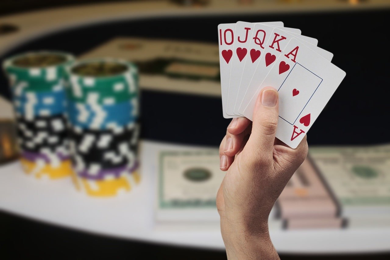 Casino-style live dealer table games available on the ezph platform